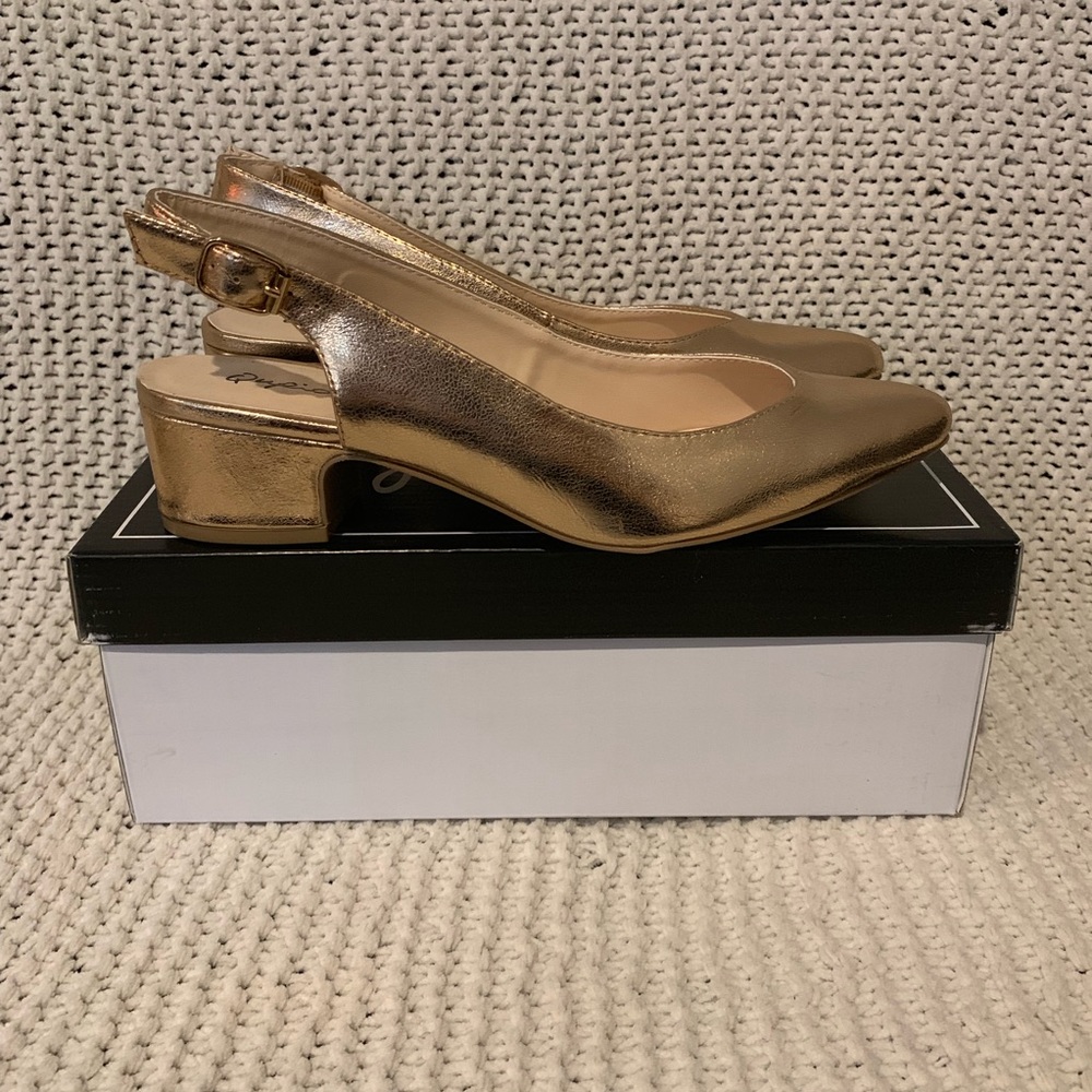 New In Box Qupid Swing Shoes Rose Gold Shoes